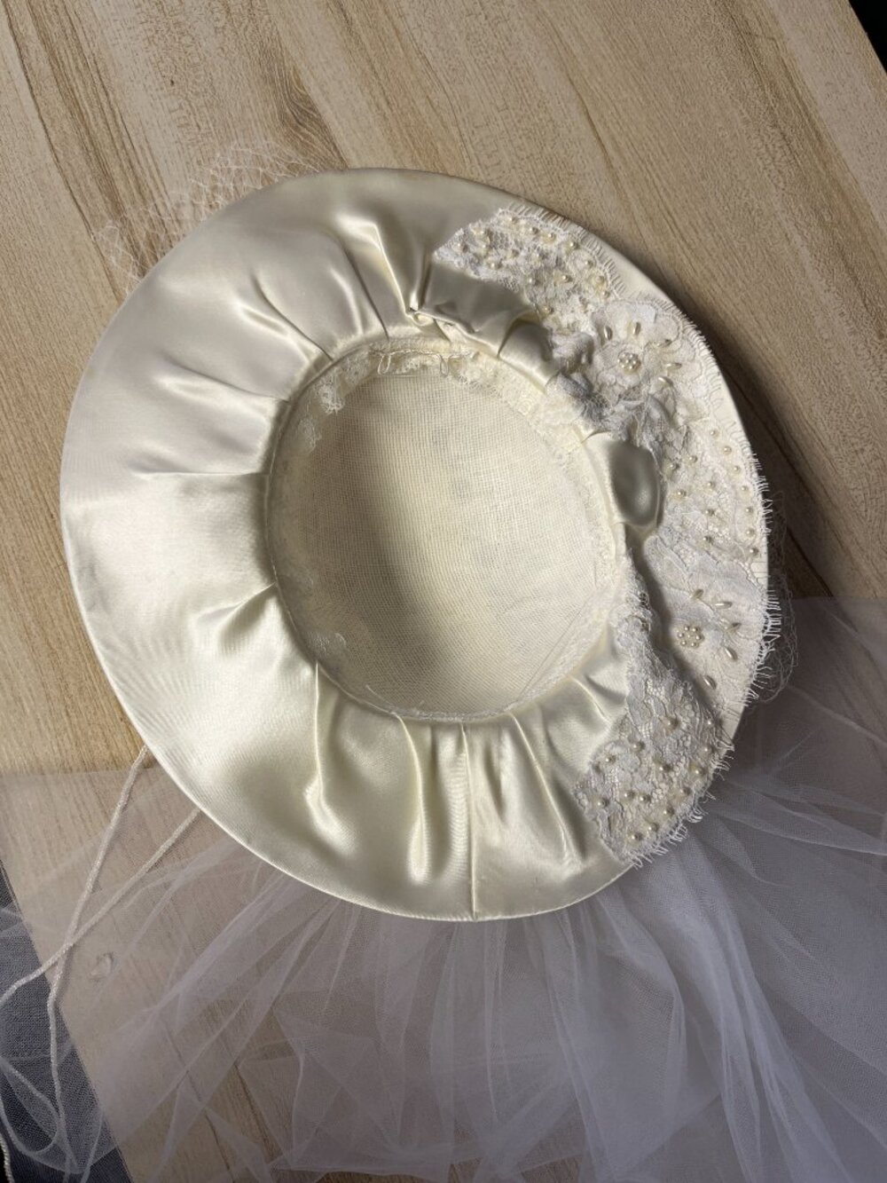 Vintage 1970's Wedding dress with long trail and floral beading - Picture 12 of 16